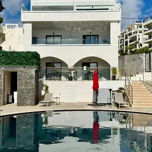 https://house-malpique-heated-pool-jacuzzi.hotelaalgarve.com